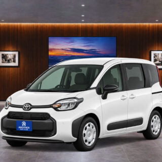 TOYOTA SIENTA HV G (White)